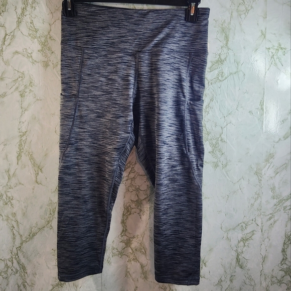 FUNANI Gray Capri Leggings - Picture 2 of 13